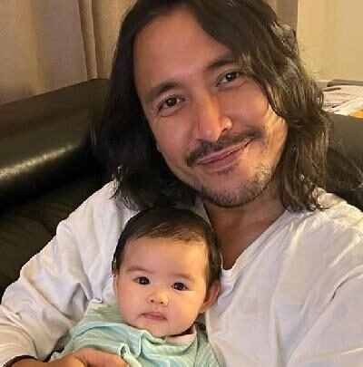 Marcello Tahitoe bersama putri pertamanya. (Foto: IG @marcello_tahitoe)