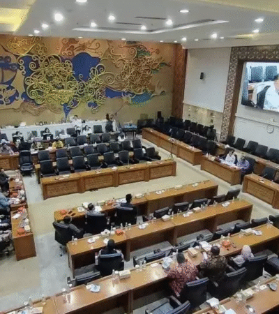 Suasana rapat dengar pendapat dengan Badan Legislasi DPR membahas RUU Pemerintahan Aceh di kompleks parlemen, Senayan, Jakarta, Kamis (11/9/2025).(Foto : beritasatu)