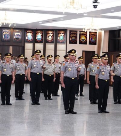 Polri resmi memberikan kenaikan pangkat kepada 27 perwira tinggi (Pati) dalam upacara di Rupattama Mabes Polri, Jumat (12/9/2025). (Foto : Dok. Divisi HUmas Polri)