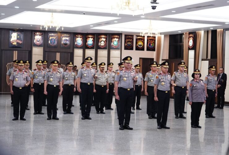 Polri resmi memberikan kenaikan pangkat kepada 27 perwira tinggi (Pati) dalam upacara di Rupattama Mabes Polri, Jumat (12/9/2025). (Foto : Dok. Divisi HUmas Polri)
