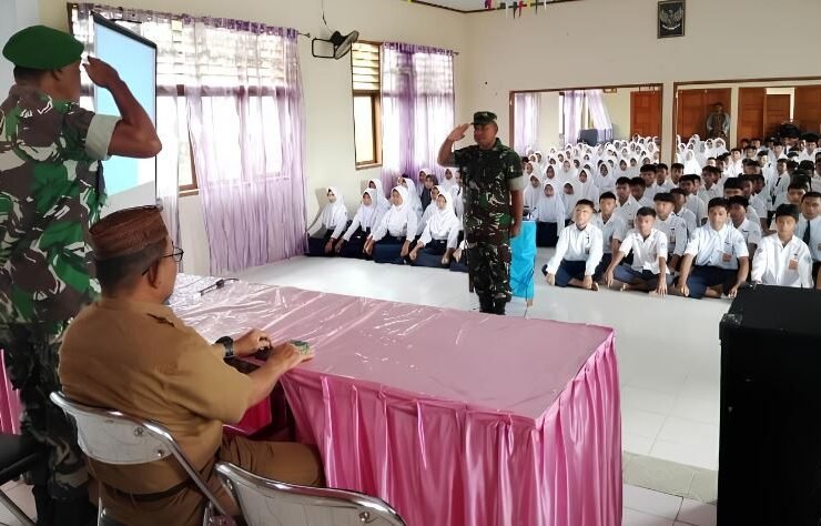 Ratusan siswa SMP Negeri 1 Telaga Biru antusias mengikuti penyuluhan bela negara yang digelar Satgas TMMD ke-126 Kodim 1315/Kabupaten Gorontalo.(Foto : Dok.Ist.)