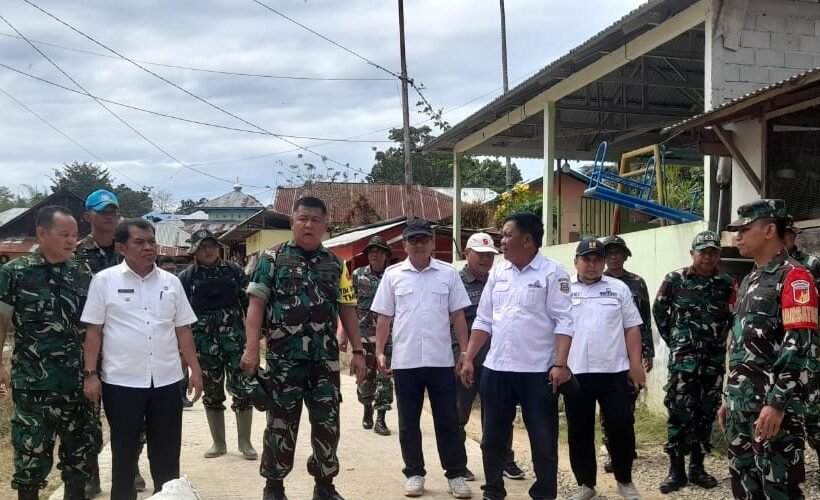 Tim Wasev Mabesad saat meninjau pelaksanaan program TMMD ke-126 di Desa Tonala, Kecamatan Telaga Biru, Kabupaten Gorontalo, Rabu (29/10/2025). (Foto : Dok. TNI)